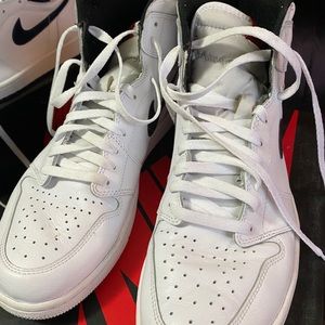 Air Jordan 1 Retro High OG WHITE & BLACK